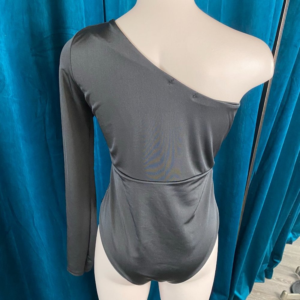 Pretty Little Thing One Shoulder Cutout Bodysuit - Picture 7 of 7